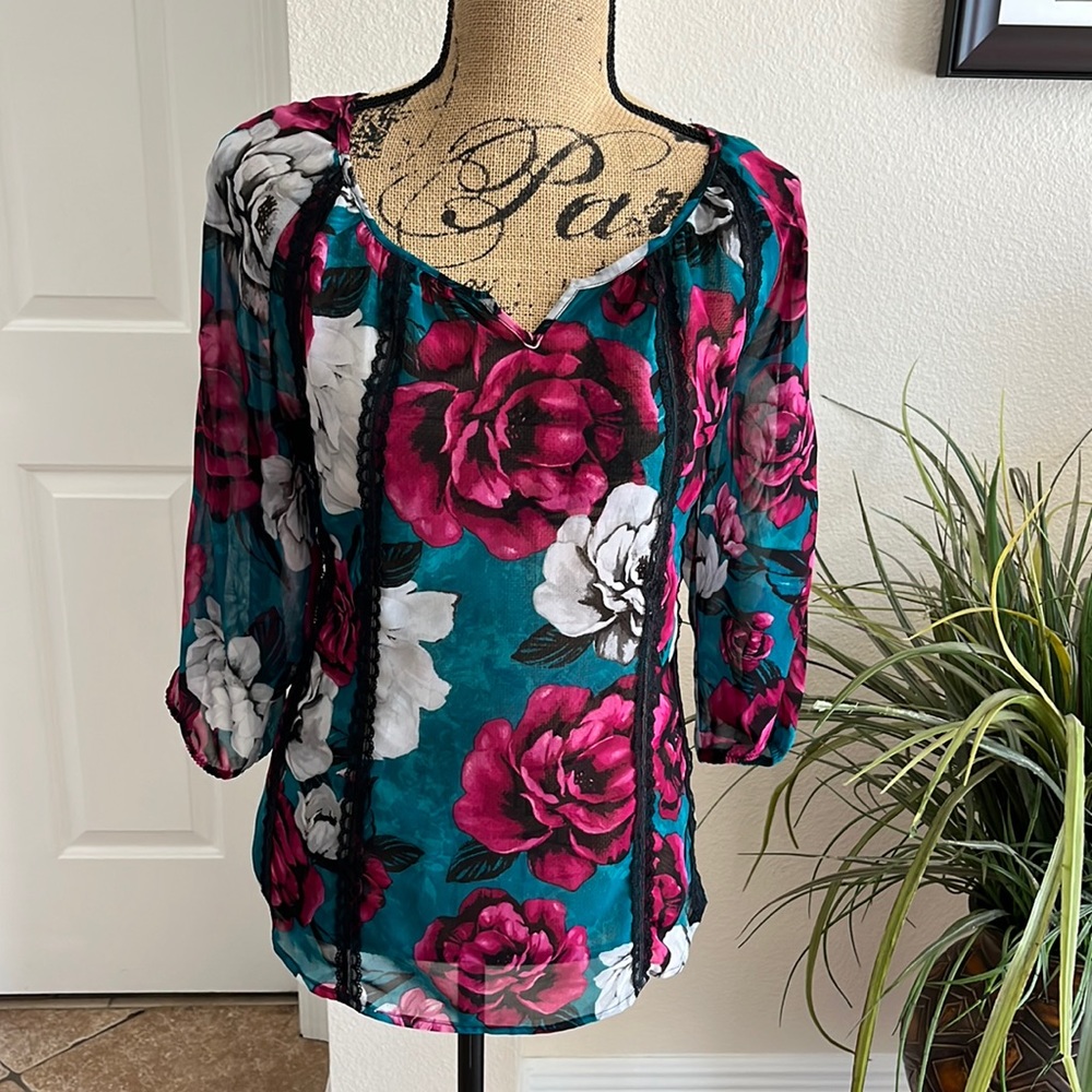 White House black market blouse